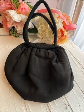 Vintage Black purse with pretty clasp